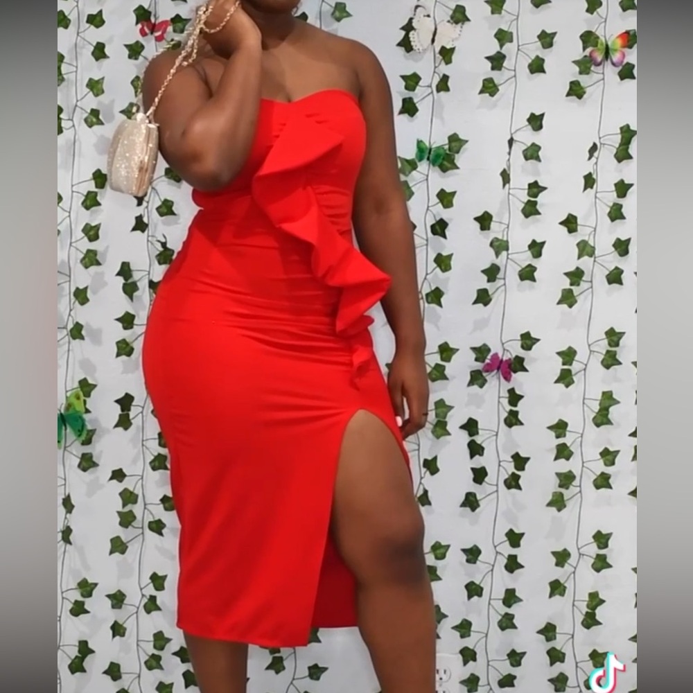 Her First Kiss Midi Dress - Red